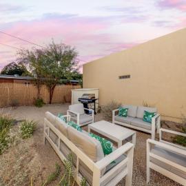 Central and Quiet 2 BR Lovely remodel, hotel i Tucson