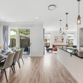 Modern Family Home in Peaceful Pallara 4BR Comfort, Hotel in Algester