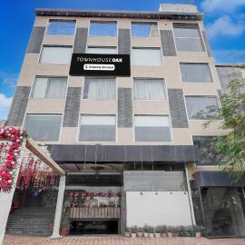 Super OYO Townhouse Oak CSJMU Kanpur Formerly Shree Dev Villa, hotel en Kānpur