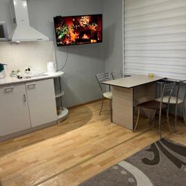 Квартира на Казахстан 72, hotel in Ustʼ-Kamenogorsk