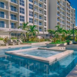 Surfside Oceanfront Suites by Playa Caracol Resorts، فندق في بونتا شامي