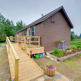 Historic Cottage on Horse Farm: FirePit & BBQ, hotel en Milbridge
