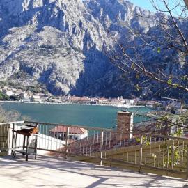 Zlatna Guest House, hotel di Kotor