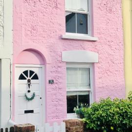 Pretty in Pink - delightful, cosy chichester house, hotelli kohteessa Chichester