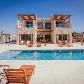 Villa S Moulay, Hotel in Zaouiet Bouzarktoune