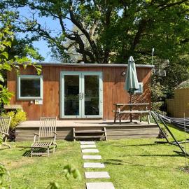 The Hideaway at Hidden Wood Glamping, hotel in Corsley