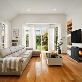Charming Red Brick Estate in Kew 5BR & Playhouse: Melbourne şehrinde bir otel