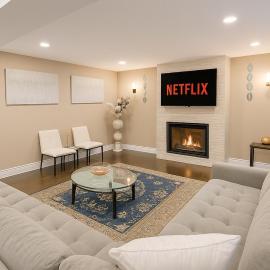 Executive 2BR Lower Suite Private & Spacious Close to USA Border, hotel v destinácii Windsor