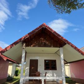 ปลาตอง รีสอร์ท, hotell i Chao Lao Beach