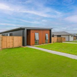 Sun and Sea Sanctuary - Whitianga Holiday Home, hotel in Whitianga