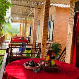 Nhà Nghỉ Vượn Hót, hotel a Tân Phú