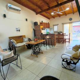 "La Armonía" Casa con Quincho، فندق في مرسيدس