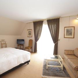 Hôtel Logis Le Relais De La Poste, hotel i Neuvéglise