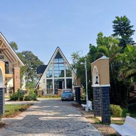 Explorer Resort & Marina, hotel u gradu Luunga