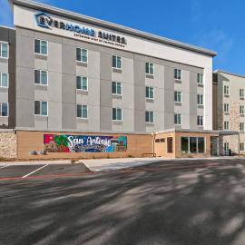 Everhome Suites San Antonio Lackland near SeaWorld by Choice Hotels, hotel a San Antonio