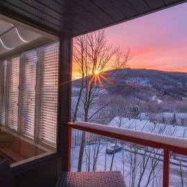Mountain Comfort & Charm - La Perle Alpine, hotel sa Stoneham