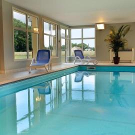 Beaune Levernois - Piscine Chauffée, Sauna et Golf, hotel a Levernois