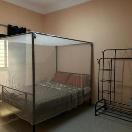 Chambre avec salle de bain privative proche de la plage et de Saly