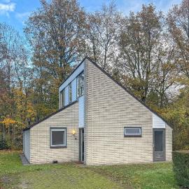 Three Bedroom Nice Home In Hoeven, hotel a Hoeven