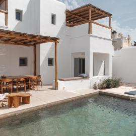 Siora of Paros - Ammiralis & Castelis