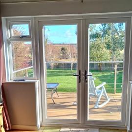 Countryside 2 Bed Bungalow with Stunning Views Free WiFi and Parking Ideal for Business and Leisure – hotel w mieście Great Addington