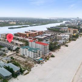 Newly Renovated, Water Views, 2 BD Condo, hotel in Clearwater Beach