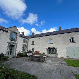 Strandhill stables with wood-fired sauna โรงแรมในสแตรนด์ฮิลล์