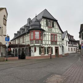Gästehaus Grüner Baum, hotel en Oestrich-Winkel