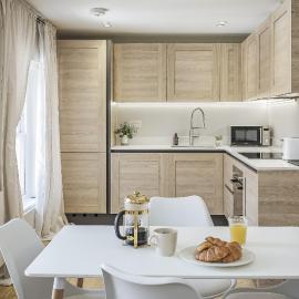 Bright 1 bedroom apartments near Farnham Castle