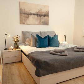 LGH2-4 Schlafzimmer, voll ausgestattet, WLAN, Balkon, self-check-in, hotel in Langenhagen