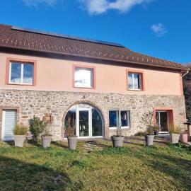 La Ferme des Cherrieres - Piscine Intérieure Chauffée, hotel in Rupt-sur-Moselle