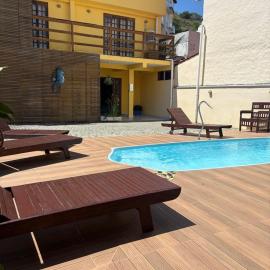 03 Apartamento de praia com ótima localização e piscina