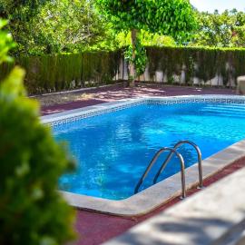 Chalet Individual Con Piscina, de 3 habitaciones en Coma-ruga, hotel en El Vendrell