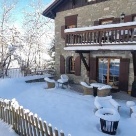Modern Garden Chalet APT With SPA and Pool