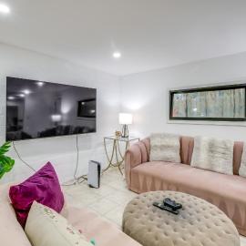 1 Mi to the Metro! Centrally Located Apt Near DC