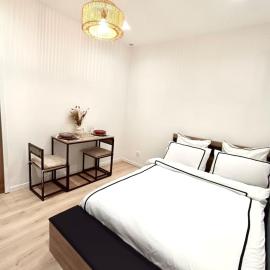 Dinas home, hotel in Bois-Colombes