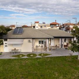 ARMONIA HOUSE: Paralia şehrinde bir otel