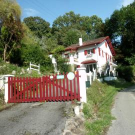 maison de famille a la campagne, hotell i Garindein