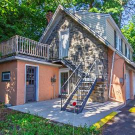 Comfy 1 BR Hide Away Apt w Garage Parking, hotel a Bryn Mawr