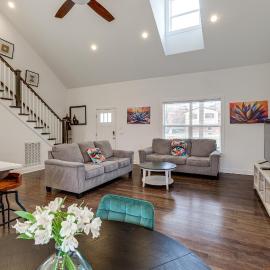 Hot Tub & Yard: 'Temptation Stays' Home in Roanoke, hotel Cave Springben