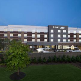 Courtyard by Marriott Starkville MSU at The Mill, hotelli kohteessa Starkville