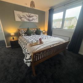 West Lakes 3 Bedroom - Sleeps 5 - Self Check In - Fully Furnished House, hotel in Workington