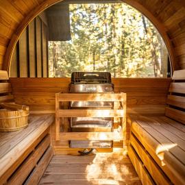 Lightfoot Cabin Mid-Century Perfect Romantic Getaway Hot Tub Sauna, hotel in Running Springs