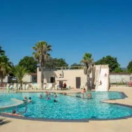 ZEcamping 4 étoiles piscine à 4km de la plage pet friendly club enfant, hotel di Grimaud