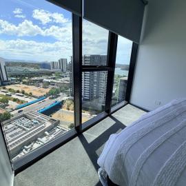 Belconnen Sky Luxe Apartment Free Parking, hotel in Belconnen
