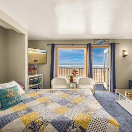 Oceanfront Suite - Sleeps Six - Pool & Hot Tub, hotel u gradu 'Lincoln City'