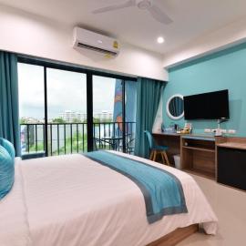 Jomtien Beach Sleep Inn - Steps from Beach & Market، فندق في جومتين بيتش