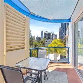 Surfers Beach Resort Coastal Charm Light n Bright