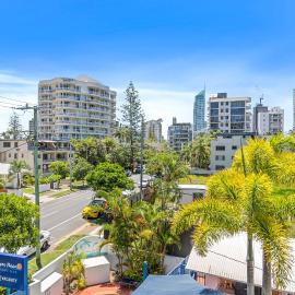 Surfers Beach Resort Coastal Charm Light n Bright