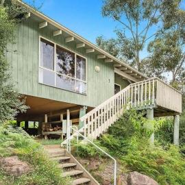 Canobolas Mountain Two-Bedroom Cabin 1، فندق في Canobolas